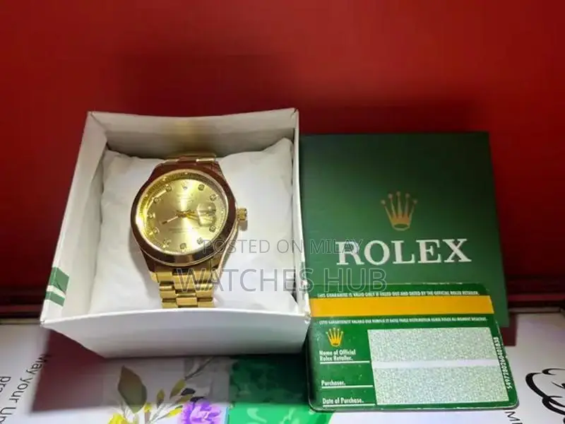 Elegant Gold-Tone Unisex Wristwatch with Gift Packaging