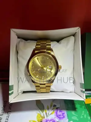 Elegant Gold-Tone Unisex Wristwatch with Gift Packaging
