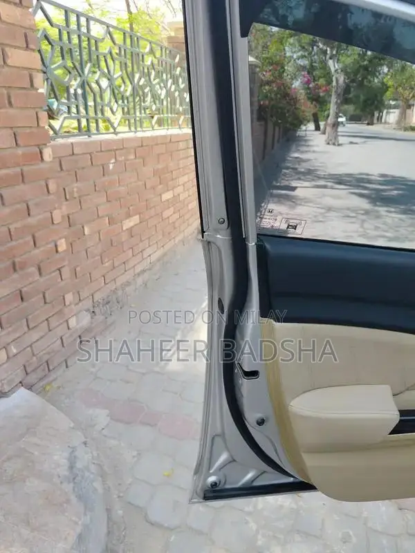 2013 Fender Vehicle with High Mileage and Touch Up