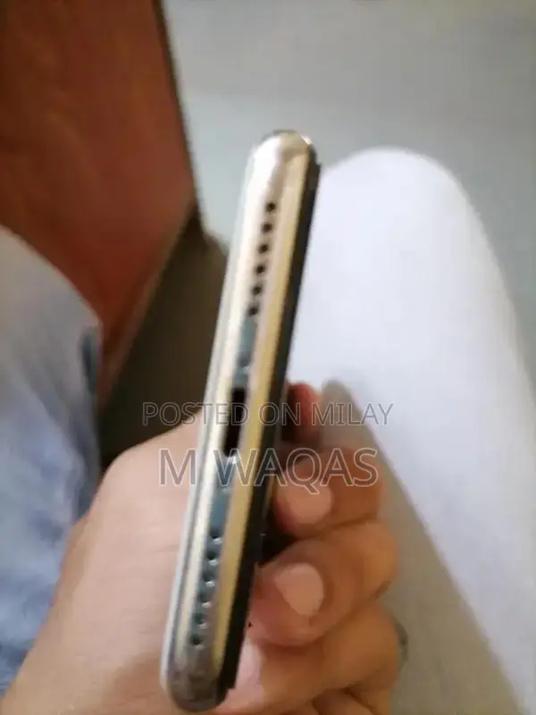 iPhone X 256GB White Smartphone with Screen Issue