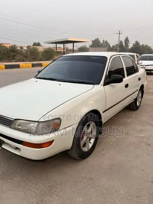 Toyota Corolla Sedan 1999 White