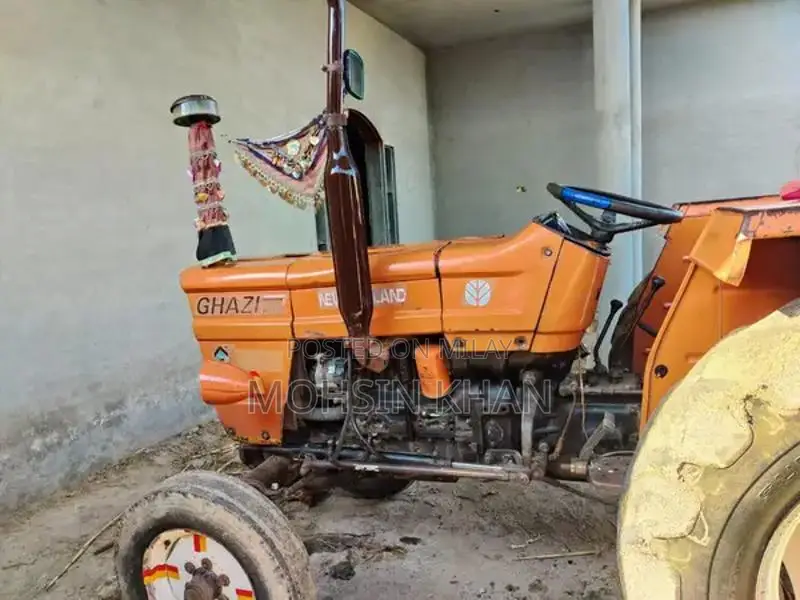 2007 New Holland Tractor - 65 HP Agricultural Machinery