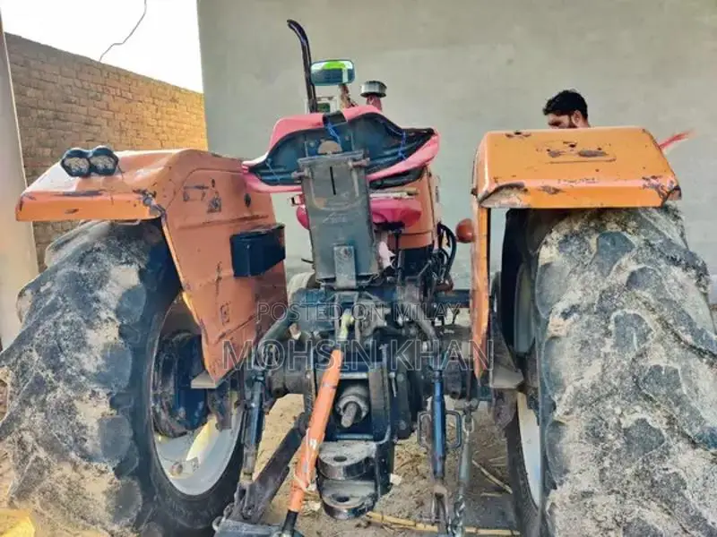 2007 New Holland Tractor - 65 HP Agricultural Machinery