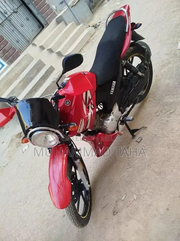 Yamaha YBR 125 Motorcycle - Single Hand Drive, Smooth Ride