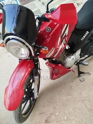 Yamaha YBR 125 Motorcycle - Single Hand Drive, Smooth Ride