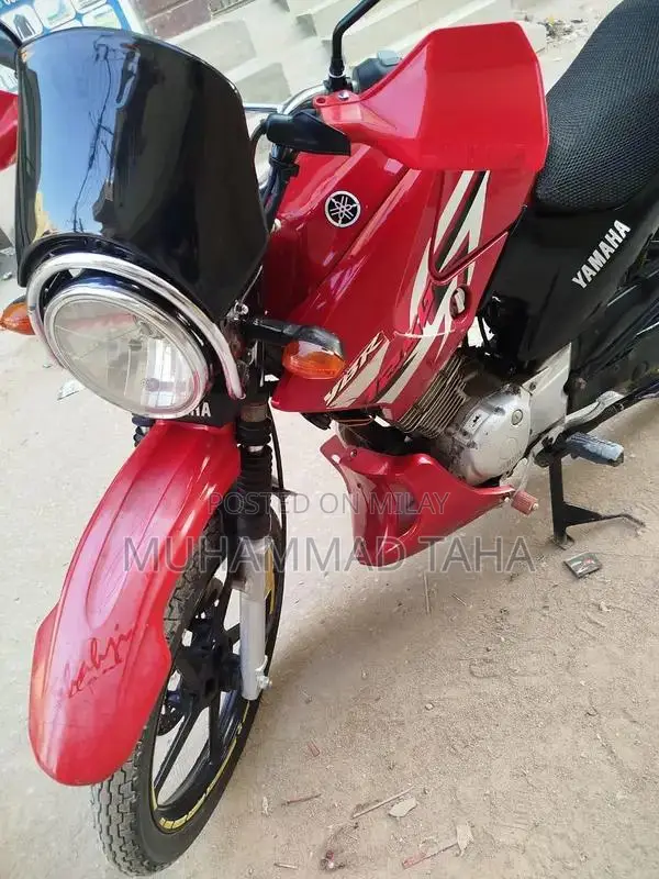 Yamaha YBR 125 Motorcycle - Single Hand Drive, Smooth Ride