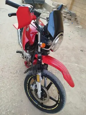 Yamaha YBR 125 Motorcycle - Single Hand Drive, Smooth Ride