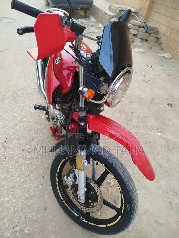 Yamaha YBR 125 Motorcycle - Single Hand Drive, Smooth Ride