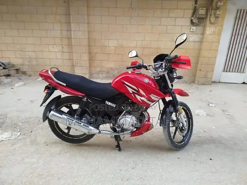 Yamaha YBR 125 Motorcycle - Single Hand Drive, Smooth Ride