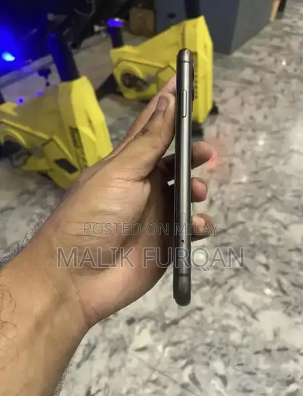 Apple iPhone 11 64GB Pristine Condition Unlocked