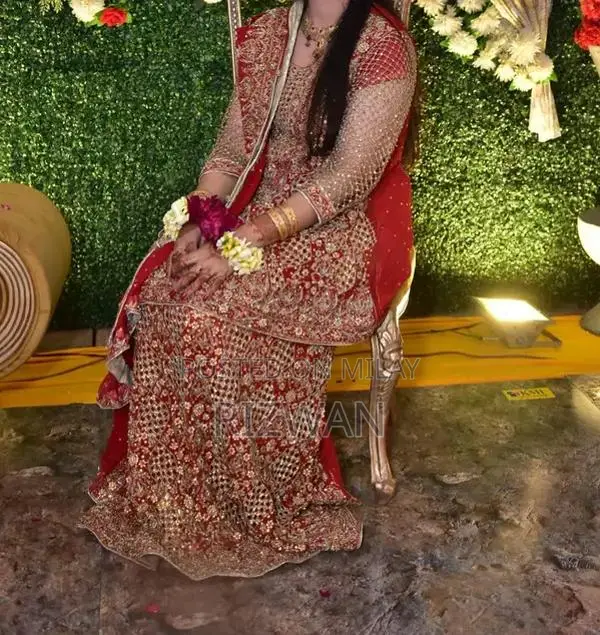 Elegant Bridal Lehenga - Lightly Worn Wedding Outfit