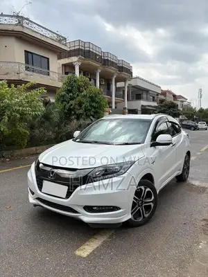 Photo - Honda Vezel 2016 - Low Mileage, First Owner, Premium Features