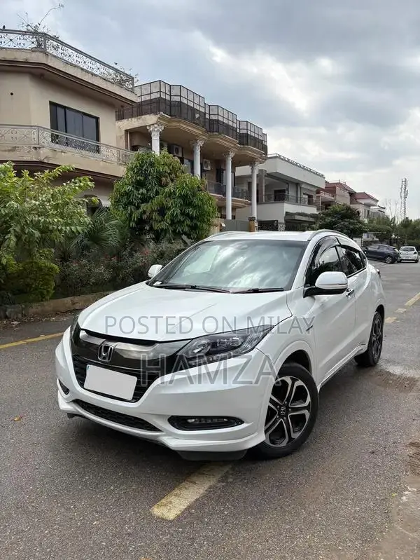 Honda Vezel 2016 - Low Mileage, First Owner, Premium Features