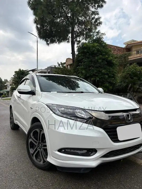 Honda Vezel 2016 - Low Mileage, First Owner, Premium Features