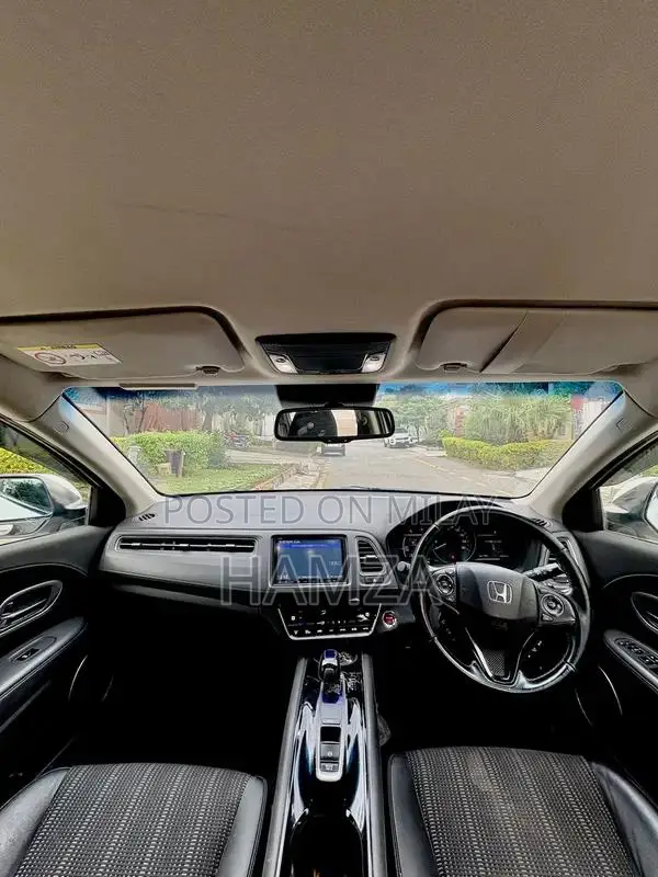 Honda Vezel 2016 - Low Mileage, First Owner, Premium Features