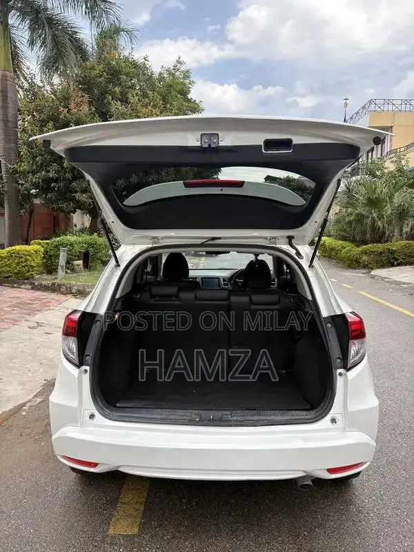 Honda Vezel 2016 - Low Mileage, First Owner, Premium Features