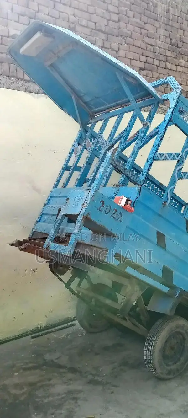 Heavy Duty Loader with Multiple Bay Configuration