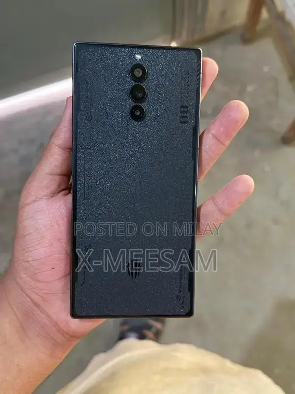 High-Performance Gaming Smartphone with Fast Charging