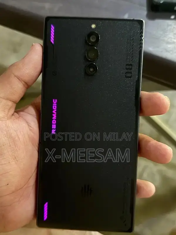 High-Performance Gaming Smartphone with Fast Charging