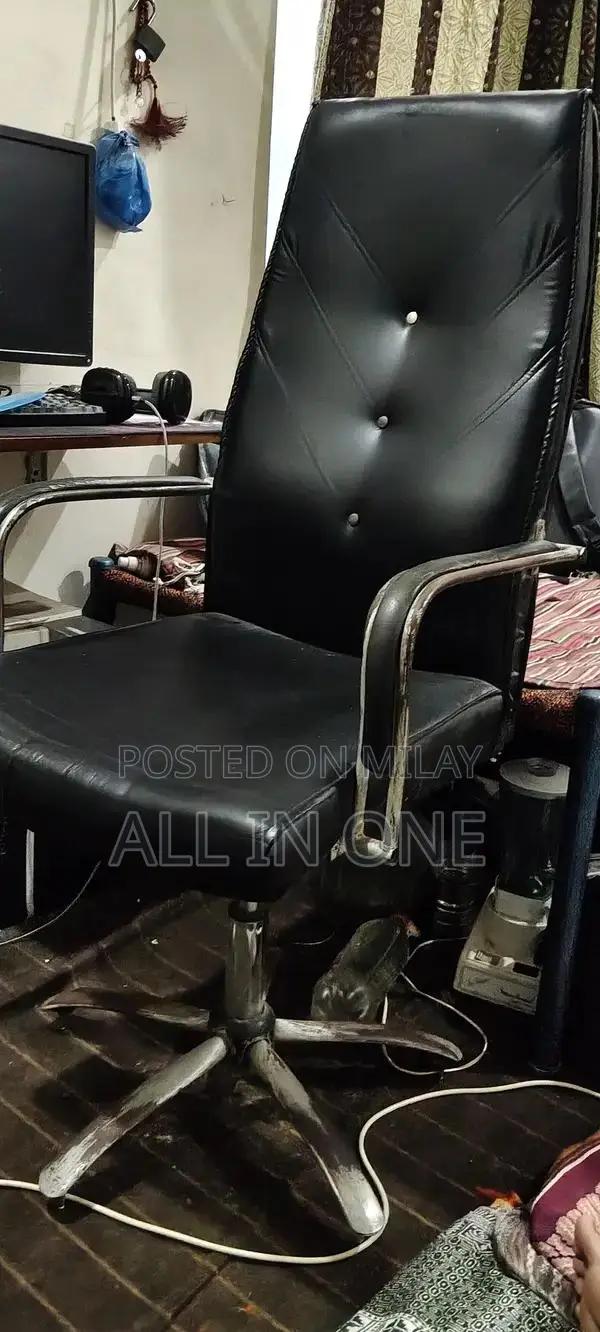 Comfortable Metal Office Chair with Good Foam Condition