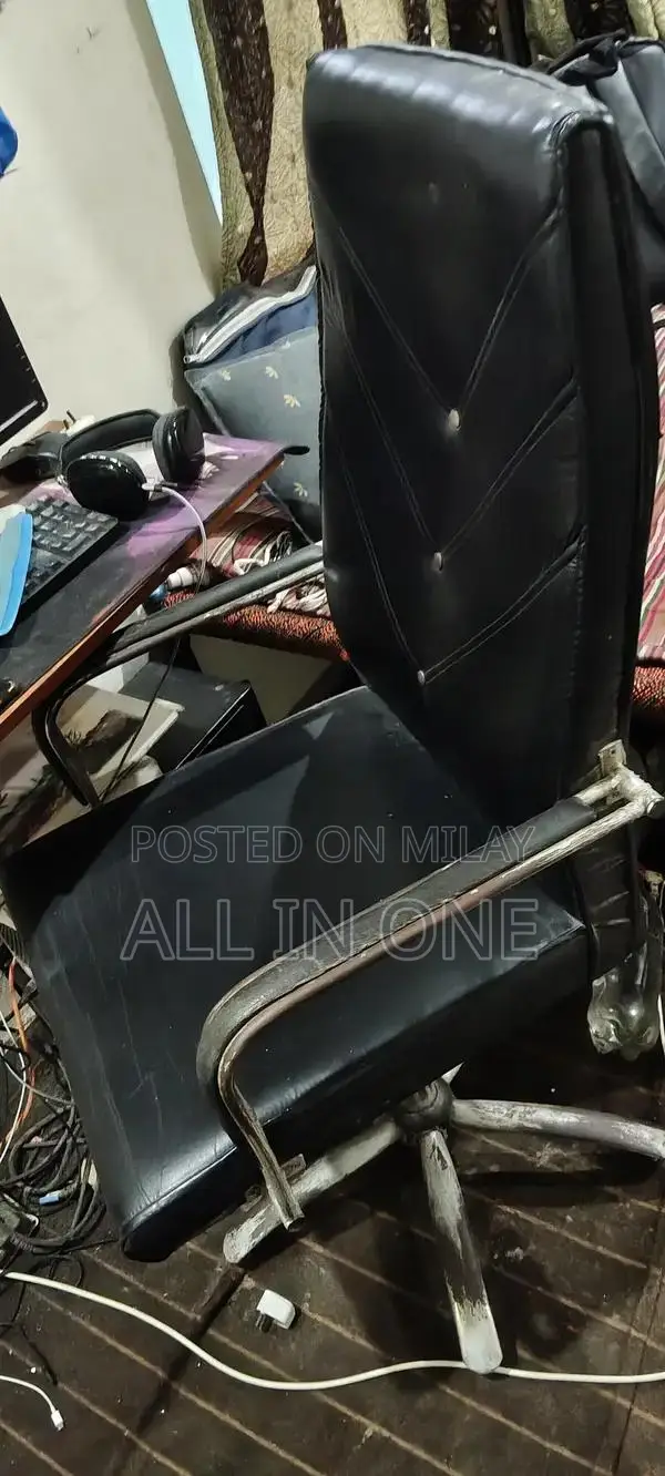 Comfortable Metal Office Chair with Good Foam Condition