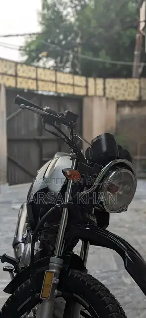 Yamaha YBR 125 G Motorcycle - Excellent Condition, Low Mileage, Ready 