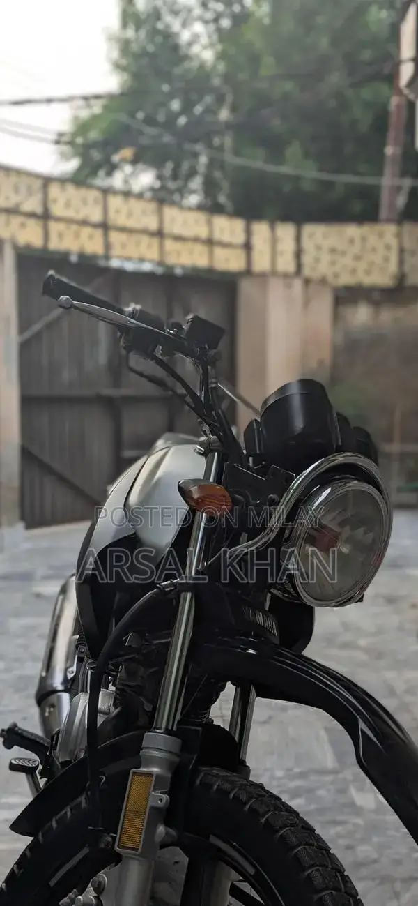 Yamaha YBR 125 G Motorcycle - Excellent Condition, Low Mileage, Ready 