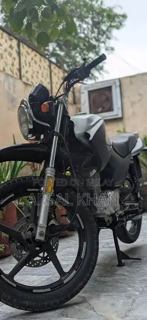 Yamaha YBR 125 G Motorcycle - Excellent Condition, Low Mileage, Ready 