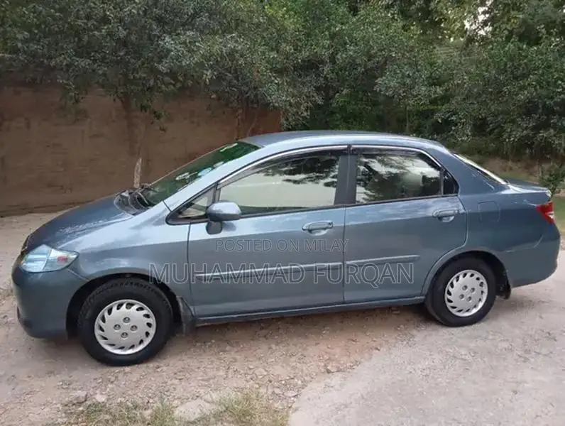 Honda City Sedan - Reliable Compact Car with Manual Transmission