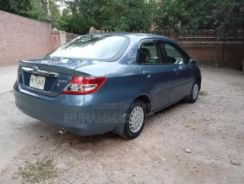 Honda City Sedan - Reliable Compact Car with Manual Transmission