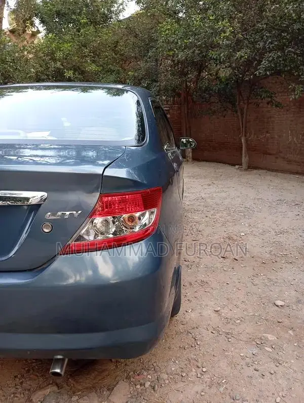 Honda City Sedan - Reliable Compact Car with Manual Transmission