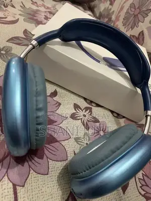 Photo - P9 Wireless Over-Ear Headphones with Advanced Features