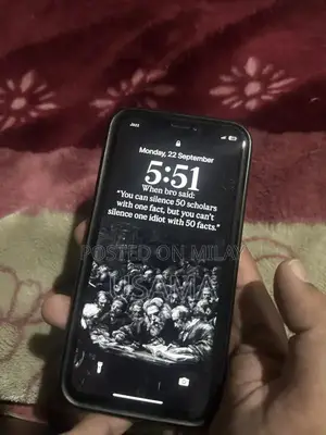 Apple iPhone XS 64GB Dual SIM Smartphone with Truetone