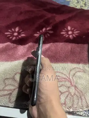 Apple iPhone XS 64GB Dual SIM Smartphone with Truetone