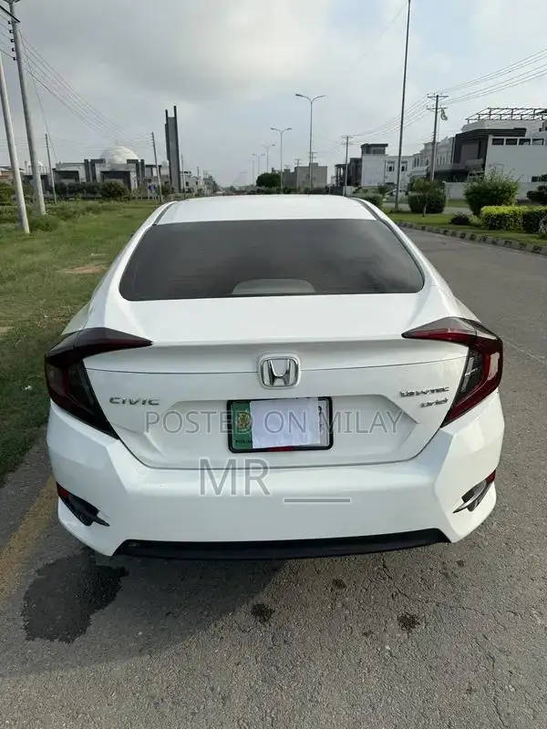 Honda Civic VTi Oriel Prosmatec Sedan - Premium Compact Car