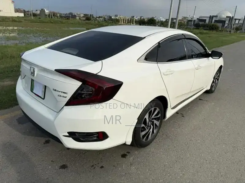 Honda Civic VTi Oriel Prosmatec Sedan - Premium Compact Car