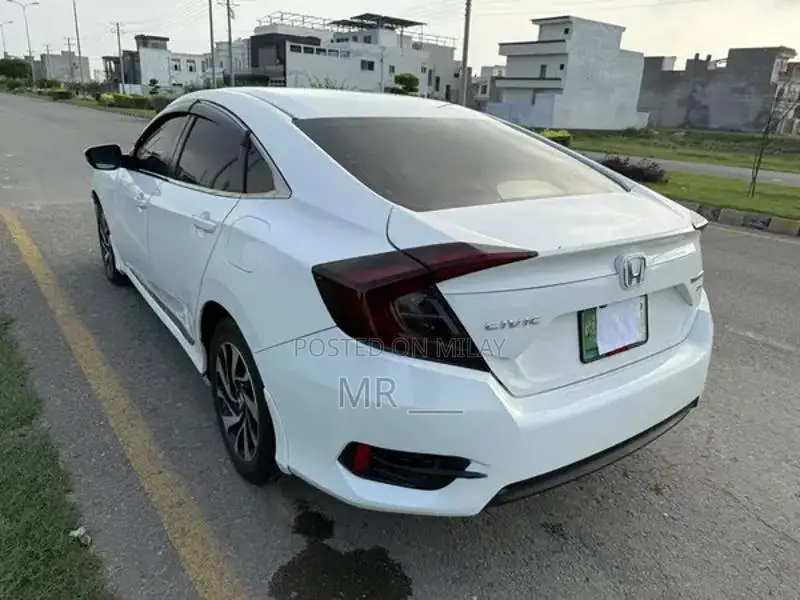 Honda Civic VTi Oriel Prosmatec Sedan - Premium Compact Car