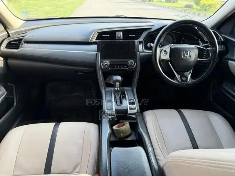 Honda Civic VTi Oriel Prosmatec Sedan - Premium Compact Car