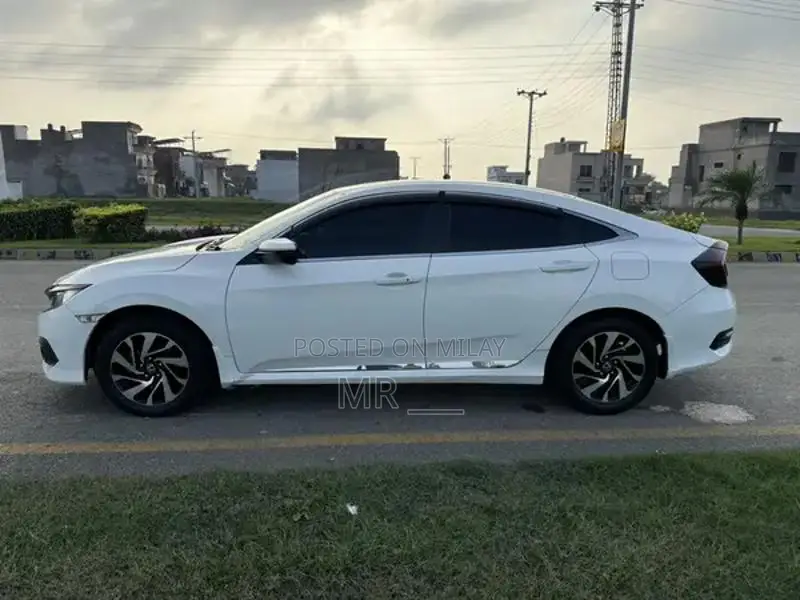 Honda Civic VTi Oriel Prosmatec Sedan - Premium Compact Car