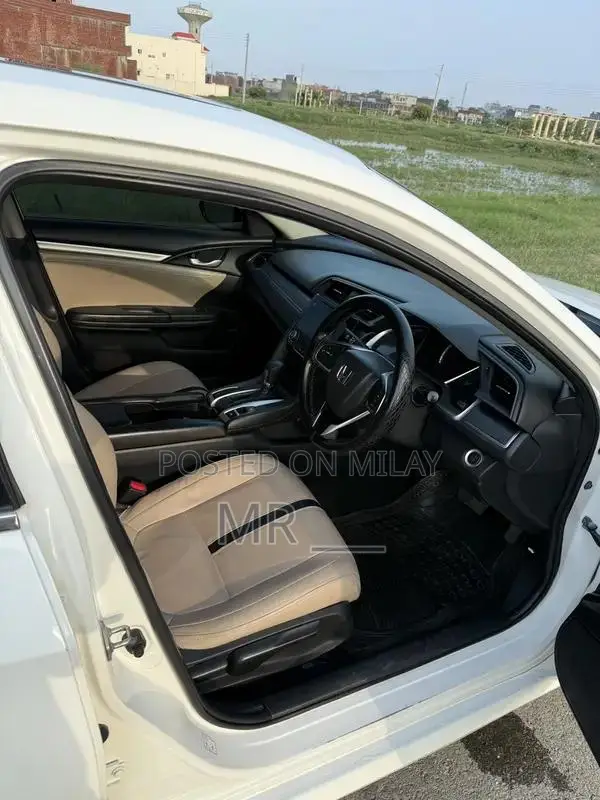 Honda Civic VTi Oriel Prosmatec Sedan - Premium Compact Car