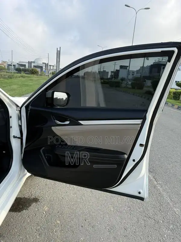 Honda Civic VTi Oriel Prosmatec Sedan - Premium Compact Car