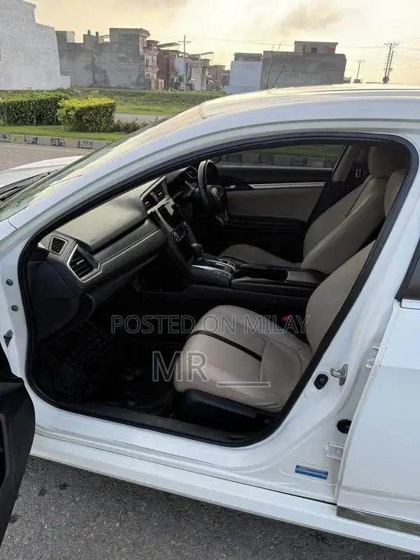 Honda Civic VTi Oriel Prosmatec Sedan - Premium Compact Car