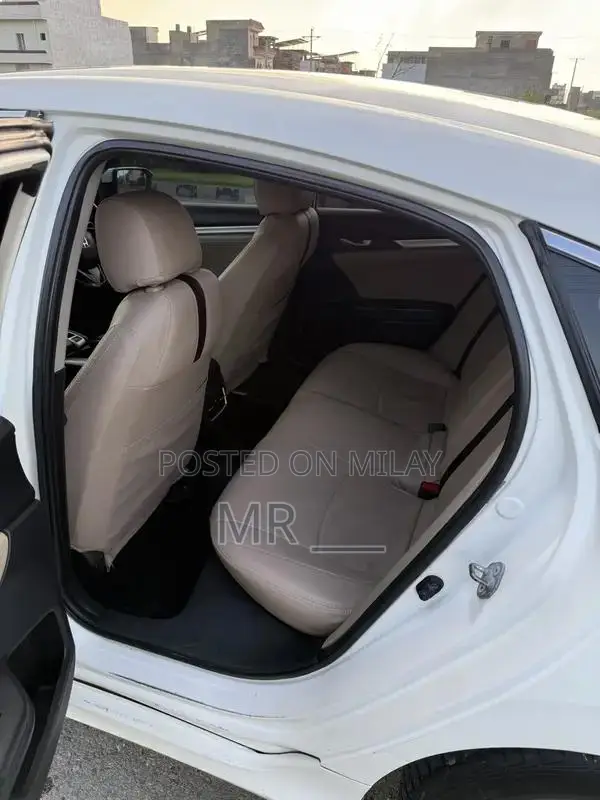 Honda Civic VTi Oriel Prosmatec Sedan - Premium Compact Car