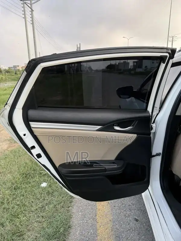 Honda Civic VTi Oriel Prosmatec Sedan - Premium Compact Car