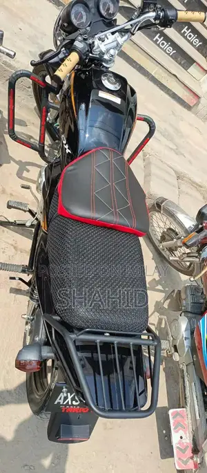 Yaham YB 125Z DX Motorcycle - Compact Commuter Bike