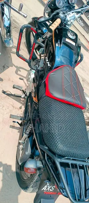 Yaham YB 125Z DX Motorcycle - Compact Commuter Bike