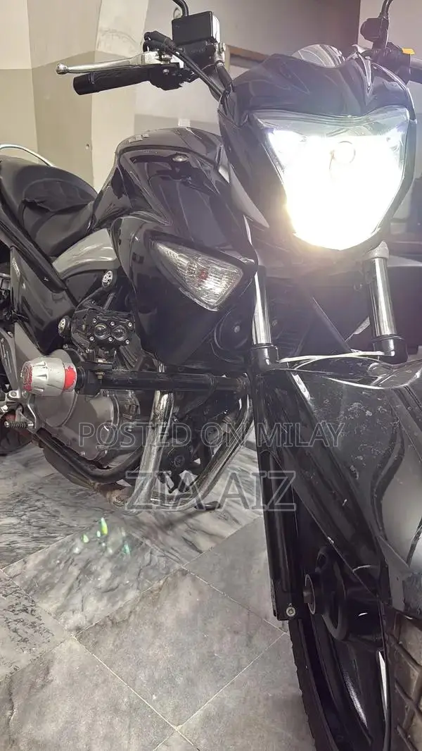 High-Quality Touring Motorcycle with Premium Accessories