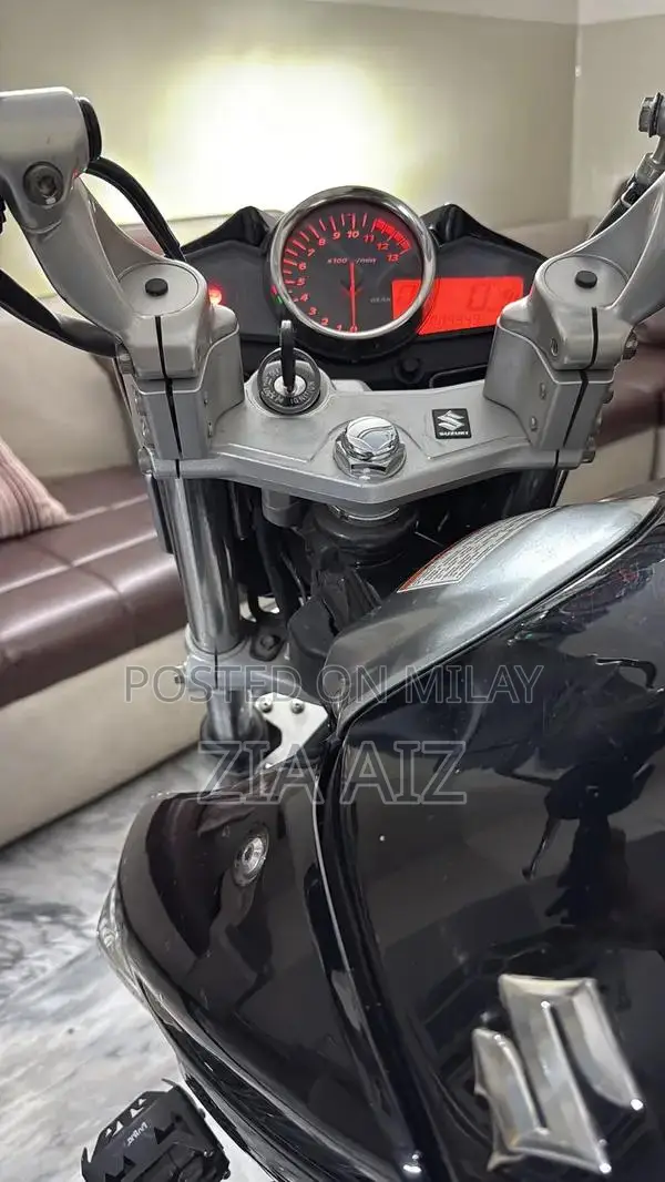 High-Quality Touring Motorcycle with Premium Accessories