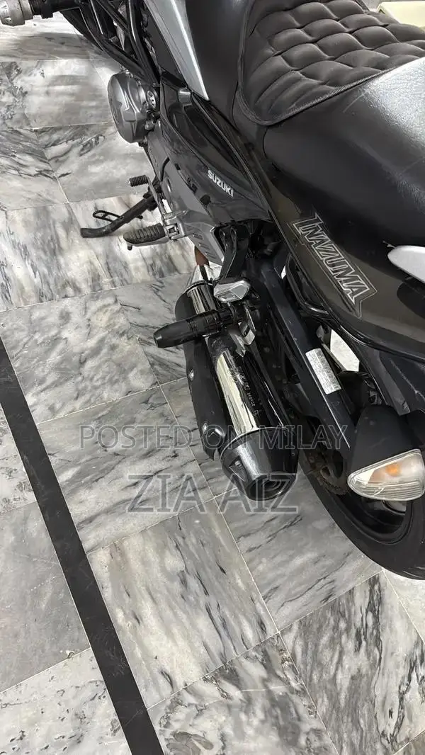 High-Quality Touring Motorcycle with Premium Accessories