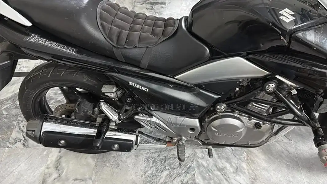 High-Quality Touring Motorcycle with Premium Accessories